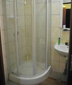 44682263_6_644x461_vand-garsoniera-luminoasa-cu-parcare-subterana